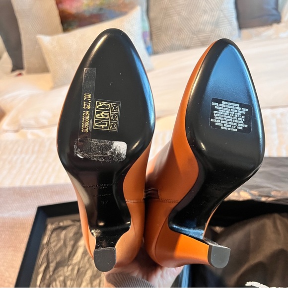 Saint Laurent Leather Boot in Cuoio. Size 37 EU - Picture 8 of 15